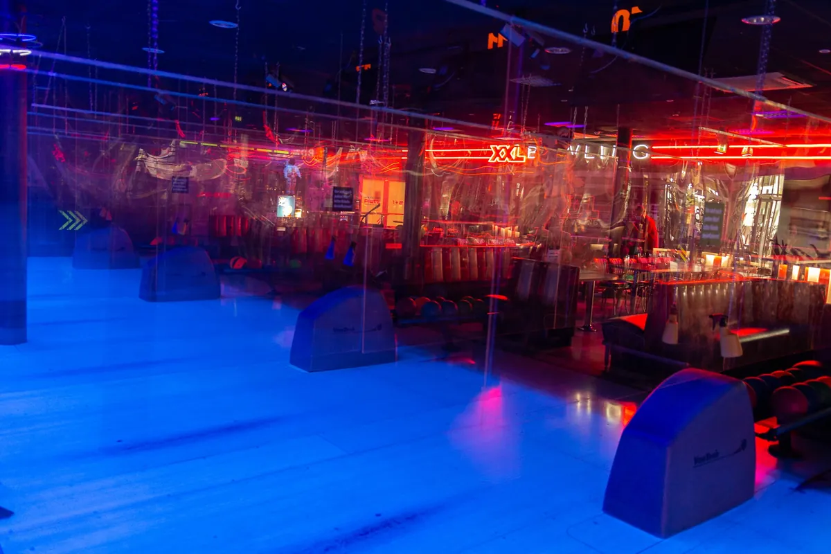 Disco-Bowling mit Lichteffekten am Wochenende im XXL Sportcenter Duisburg
