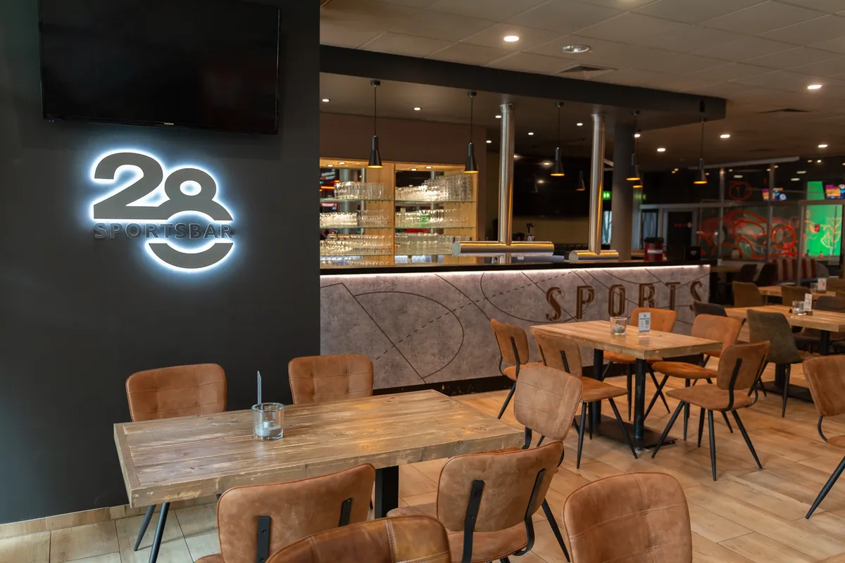 Eingang zum Restaurant 28 im XXL Sportcenter Duisburg